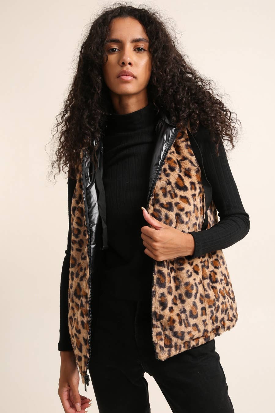 Veste en fourrure léopard réversible à capuche sans manche: Or