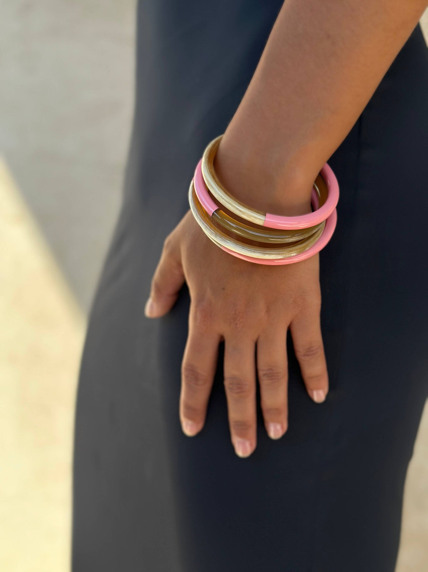 Jonc laqué en corne de buffle Rose clair: 60/63 mm