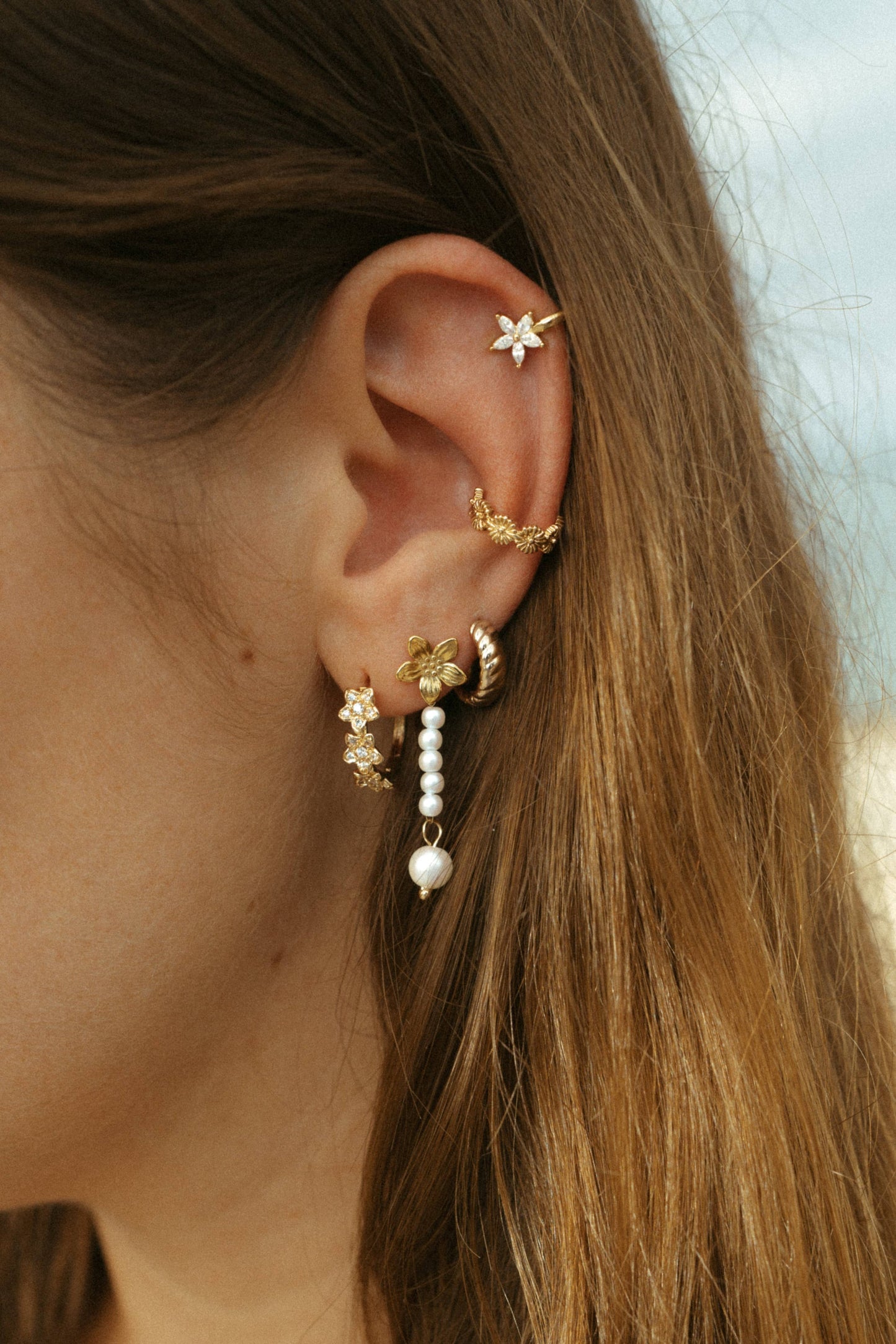 Earcuff Hélix Fleur Sofia: Or plaqué