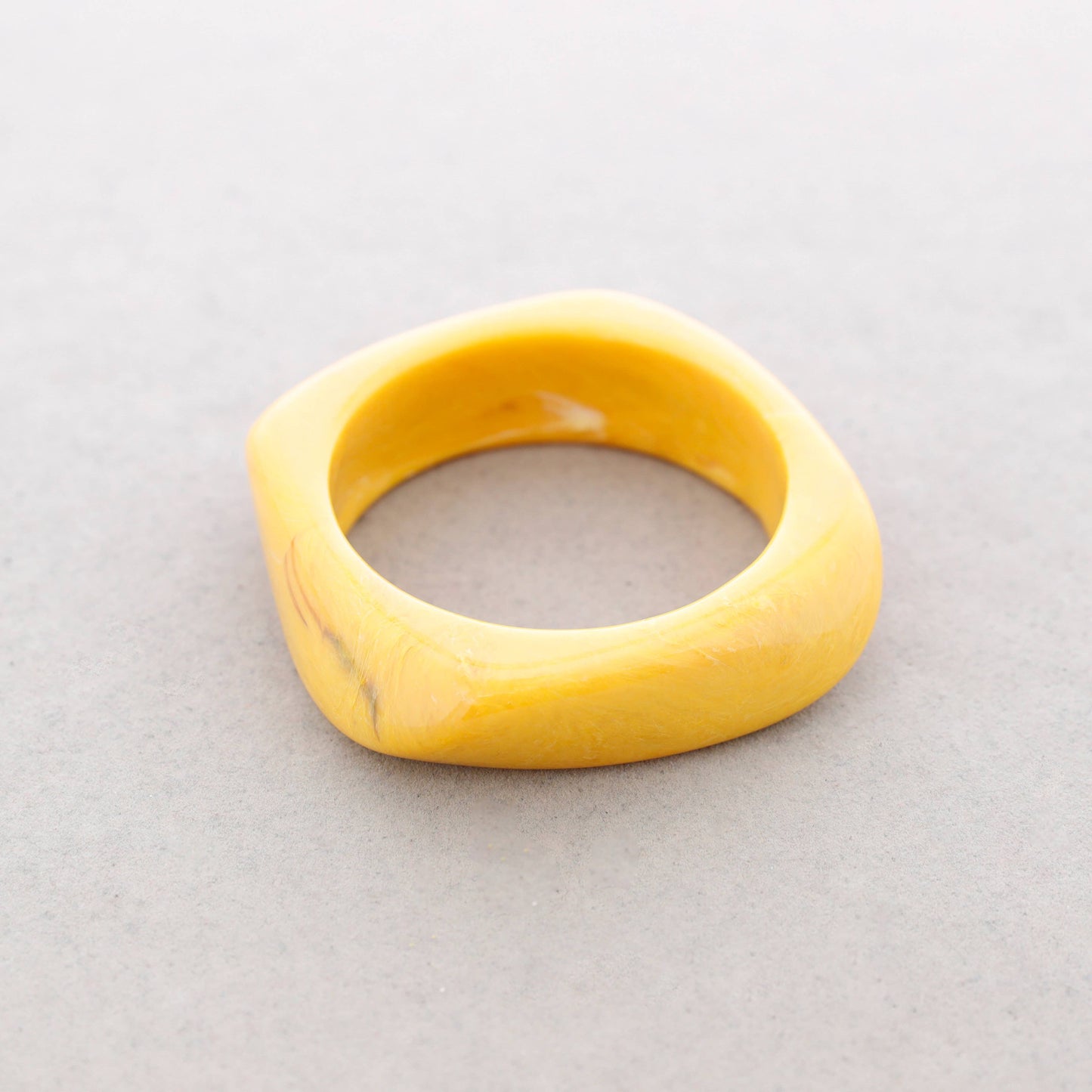 Bracelet rigide violet