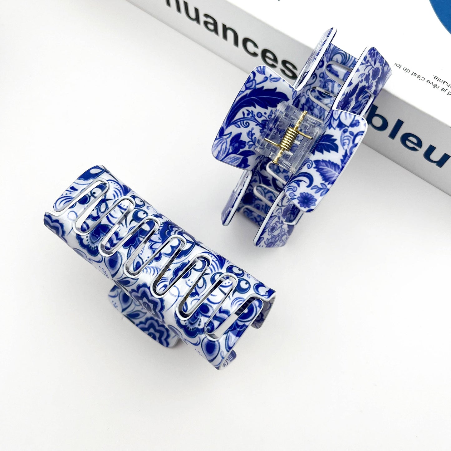 Pince à cheveux porcelaine bleue