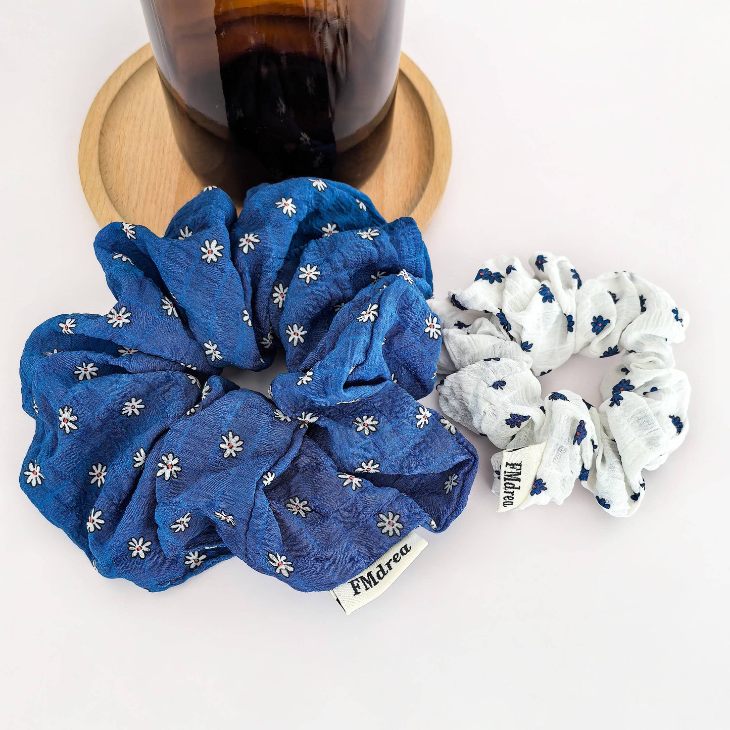 Chouchou fleuri bleu et blan