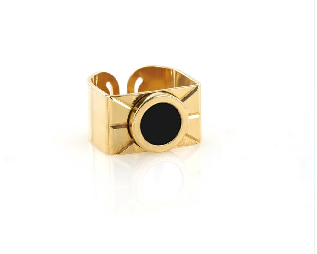 Bague chevalière rect plat pierre ronde