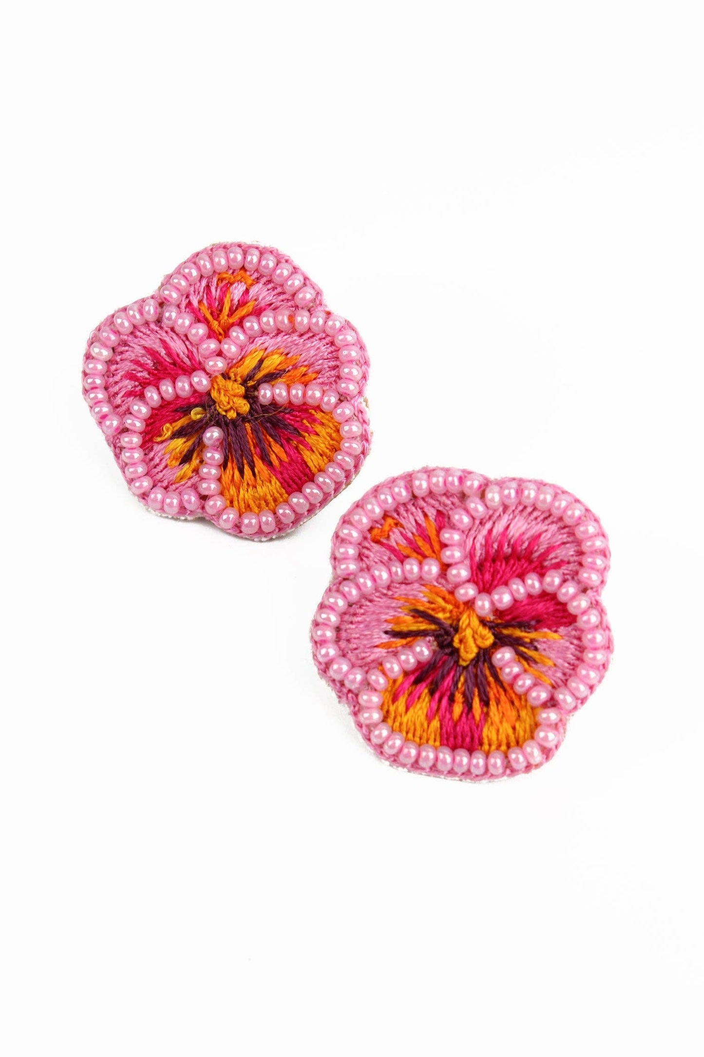 CLOUS D'OREILLES PERLÉS PENSÉE ROSE