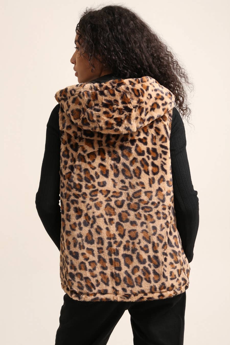 Veste en fourrure léopard réversible à capuche sans manche: Or