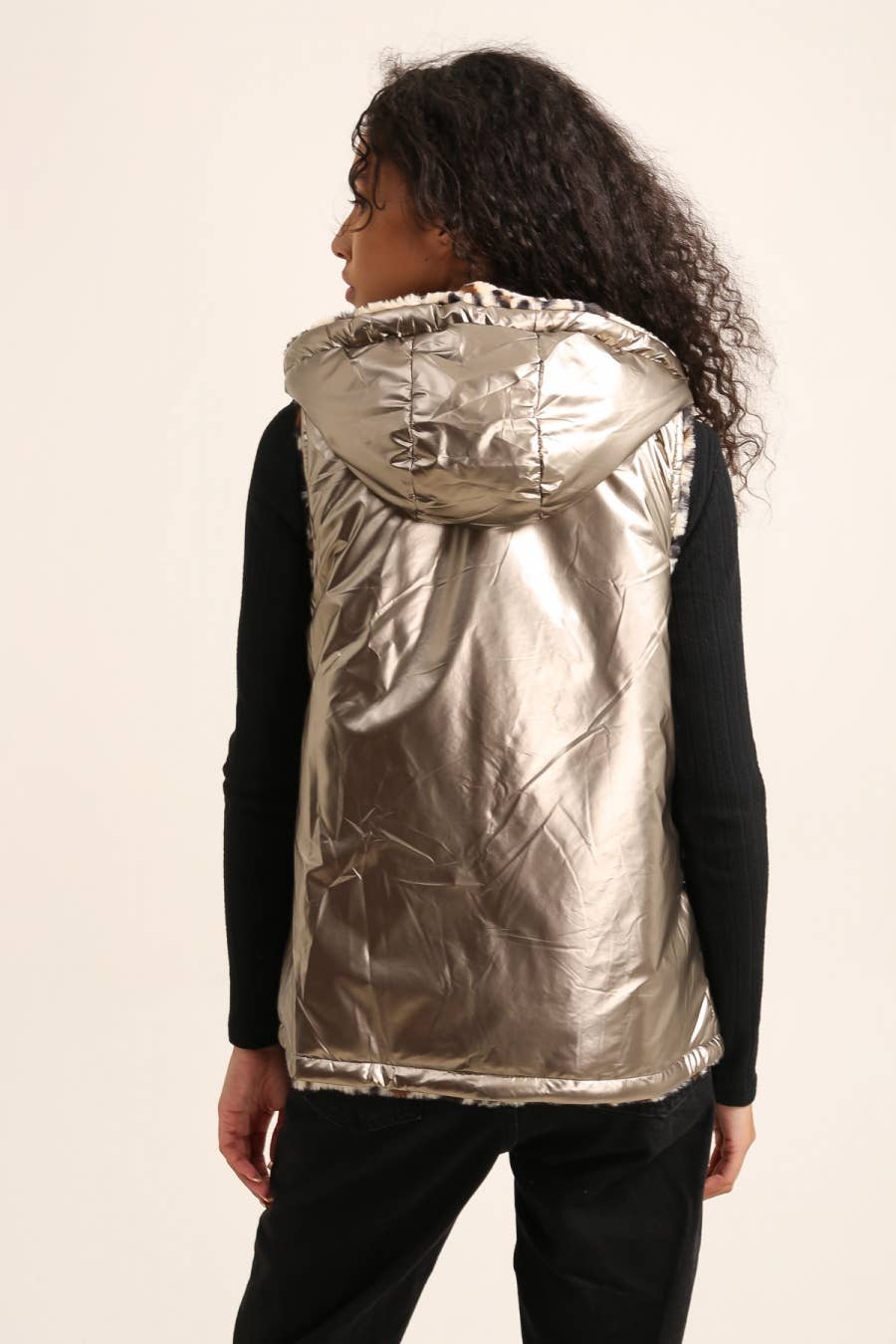Veste en fourrure léopard réversible à capuche sans manche: Or