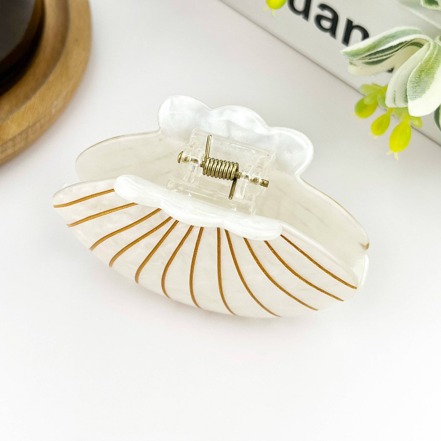 Pince à cheveux coquillage blanc