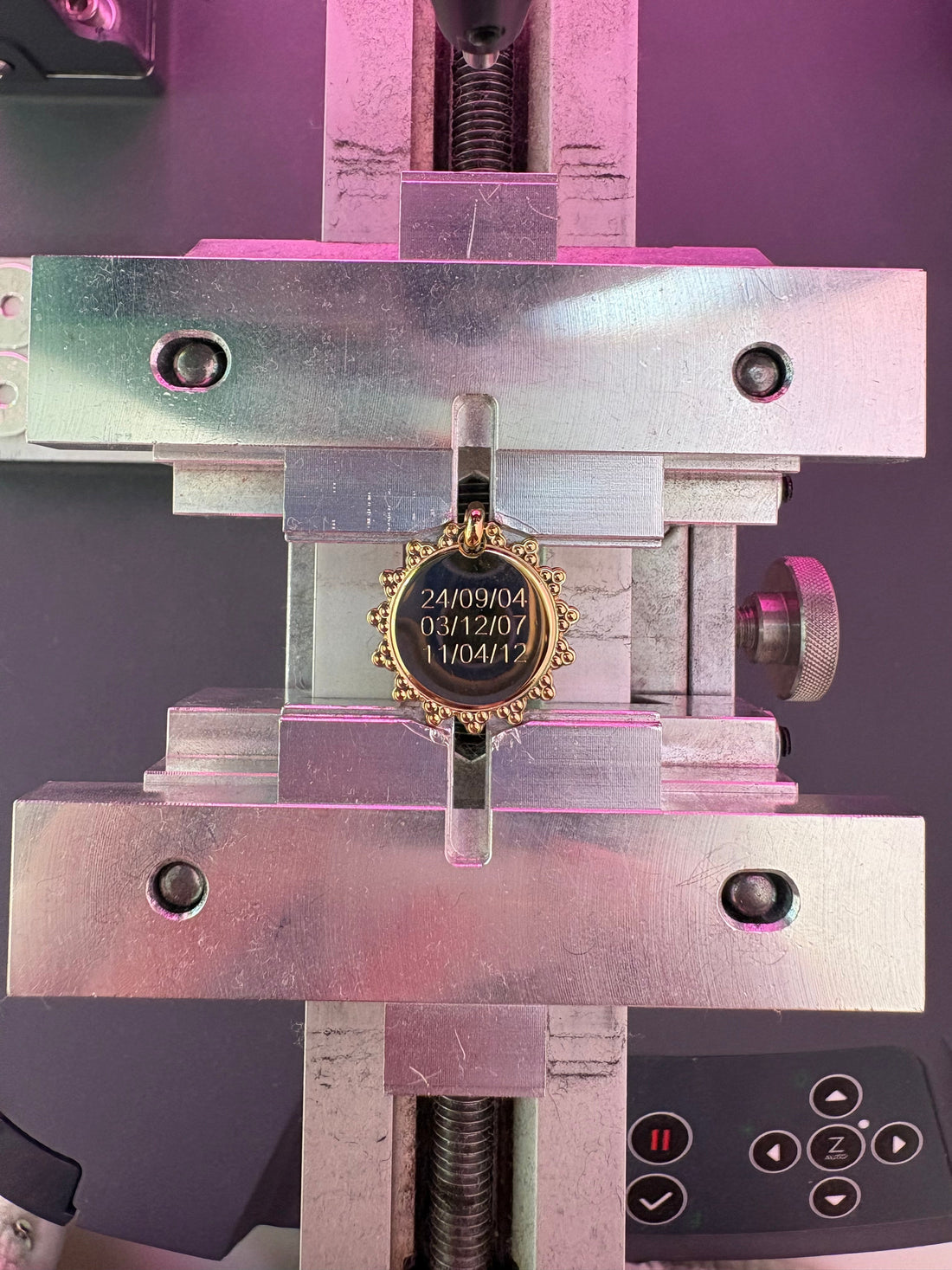 Gravure sur bijoux chez DupontDupont : créez un bijou unique et personnalisé