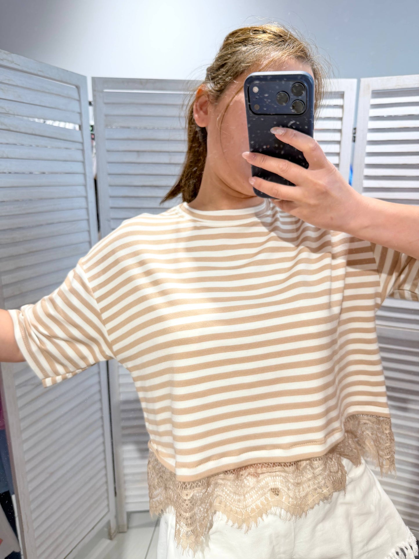 T-shirt rayé avec dentelle: Blanc / TU