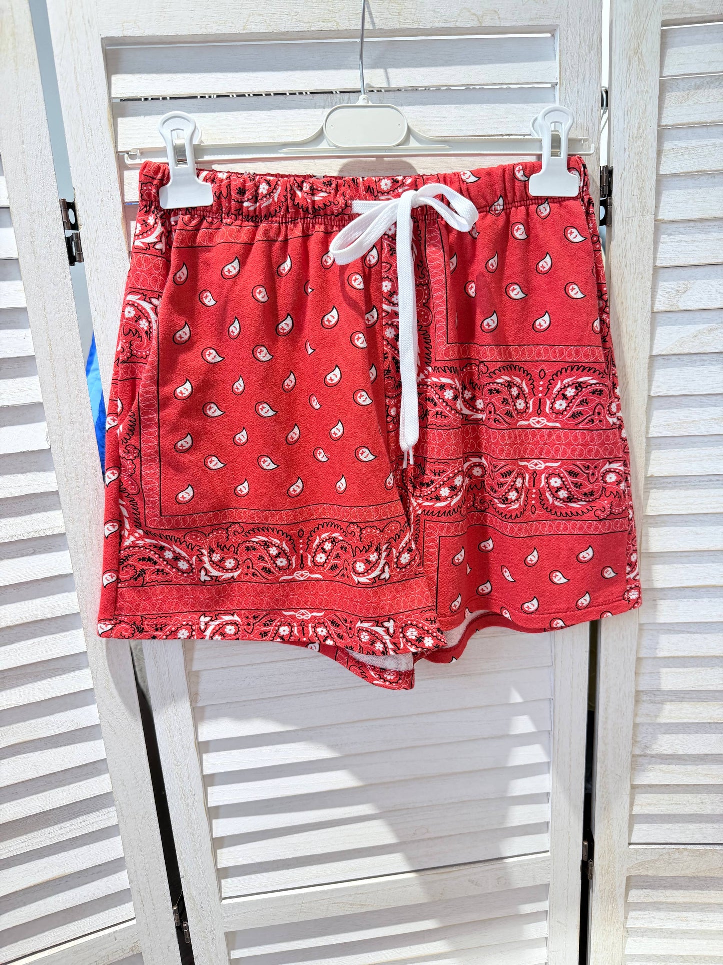 Short imprimé bandana: Rouge / TU