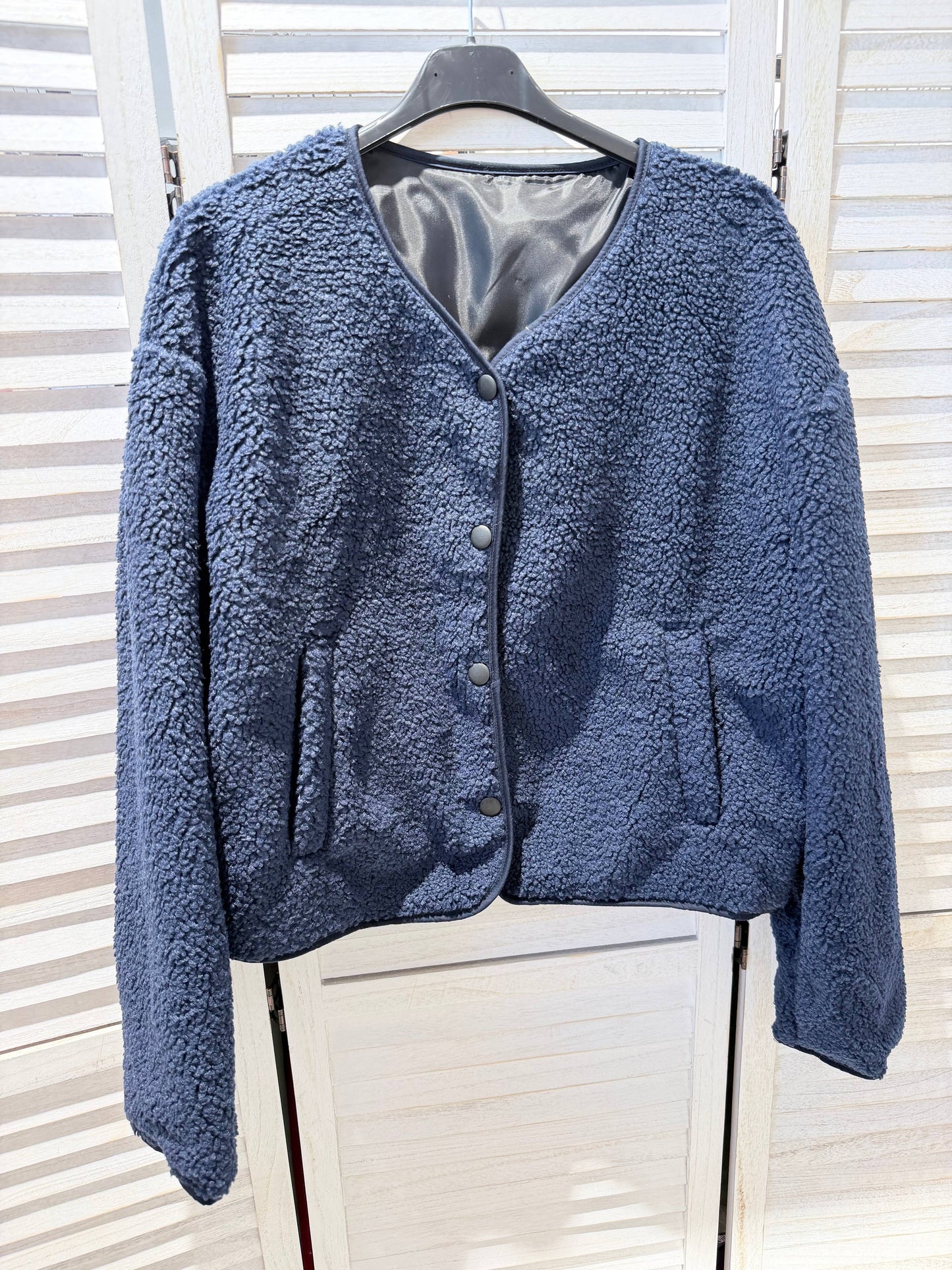 Veste en sherpa à message: Marine / TU