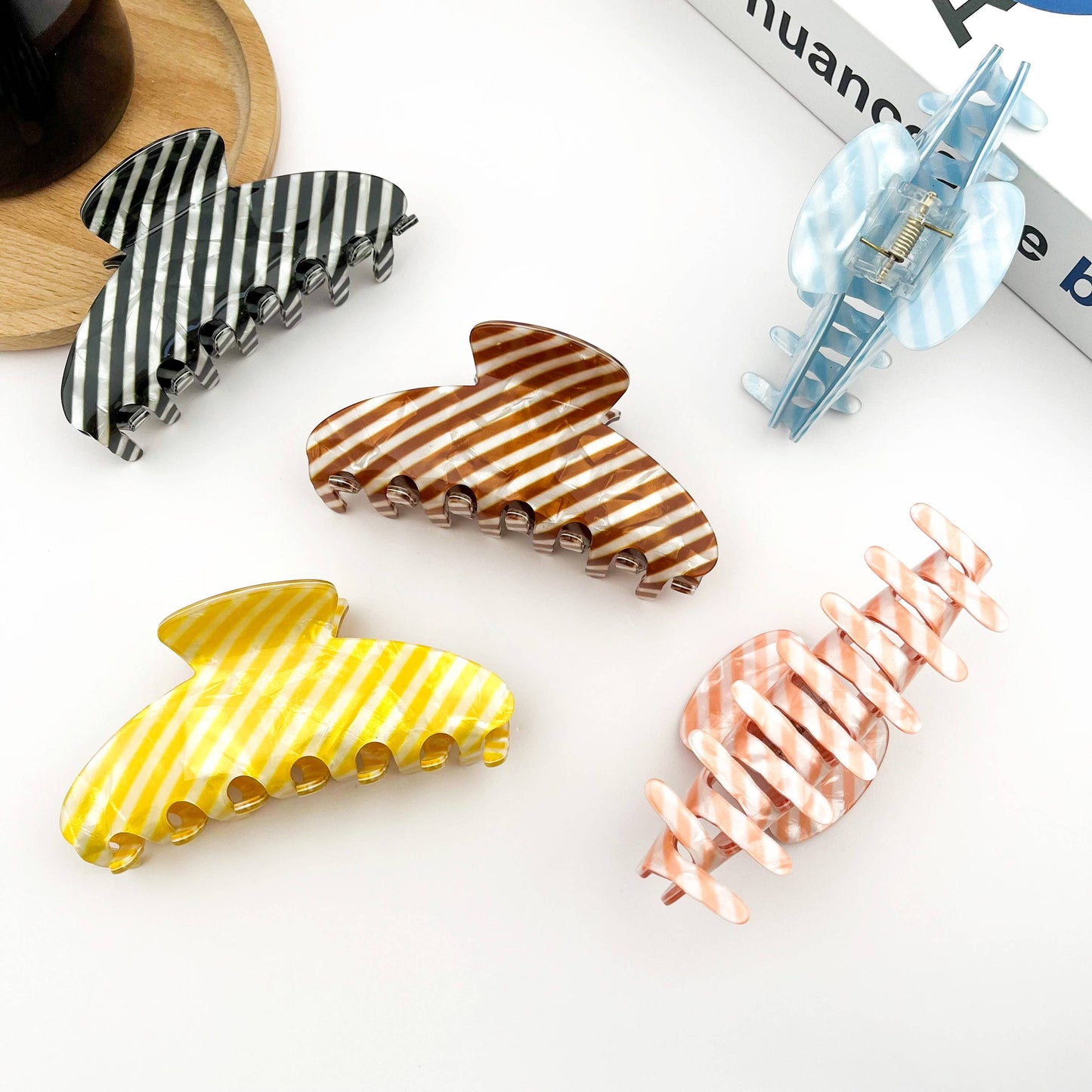 Pince à cheveux ovale rayée classique: Rose