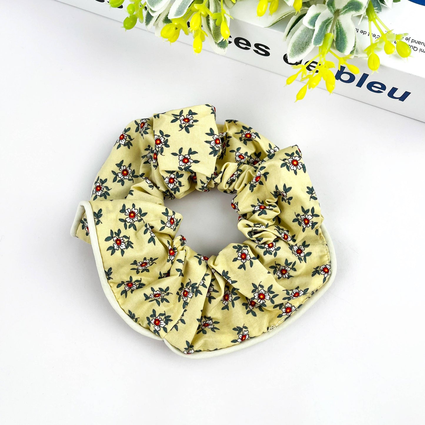 Chouchou floral élégant, attache-cheveux pour le printemps et l'été: Bleu Blanc