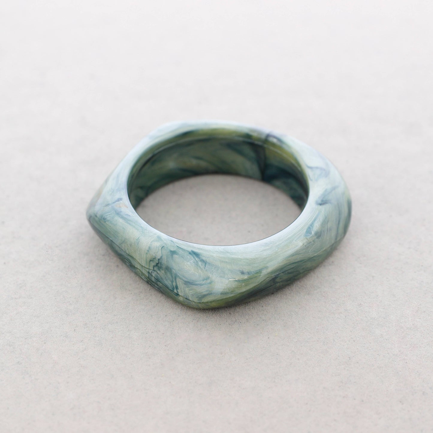 Bracelet rigide violet
