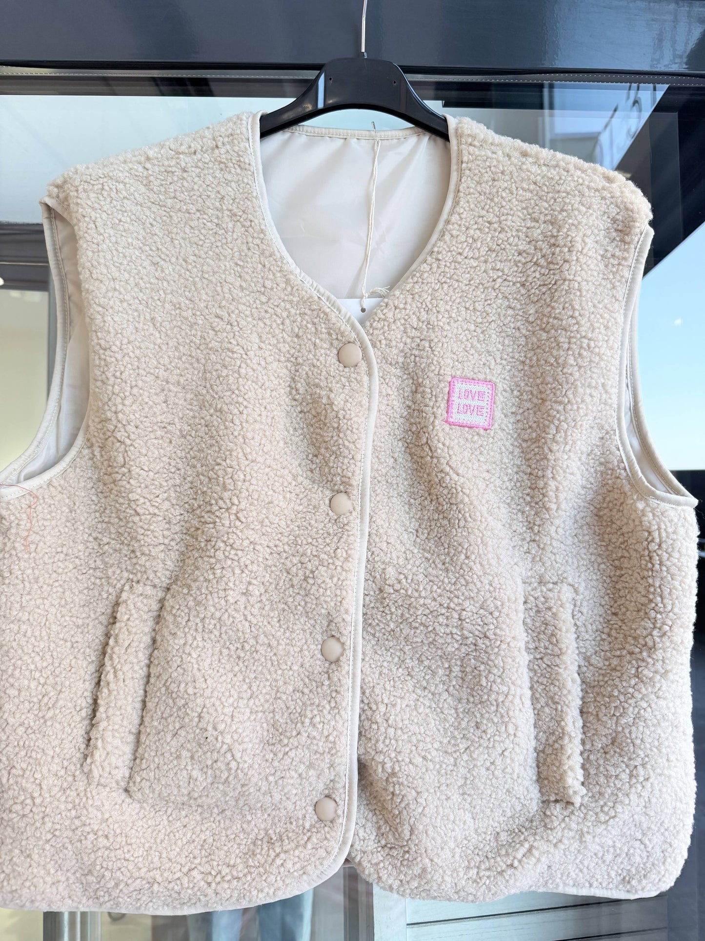 Gilet en fausse fourrure sans manches: Beige / Taille unique