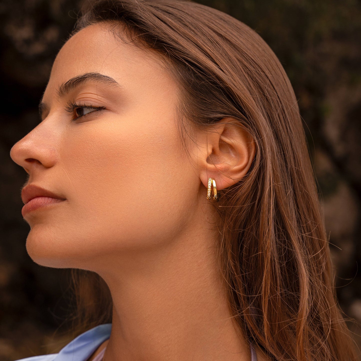 Boucles d’oreilles créoles Elena blanches: Blanc / Doré