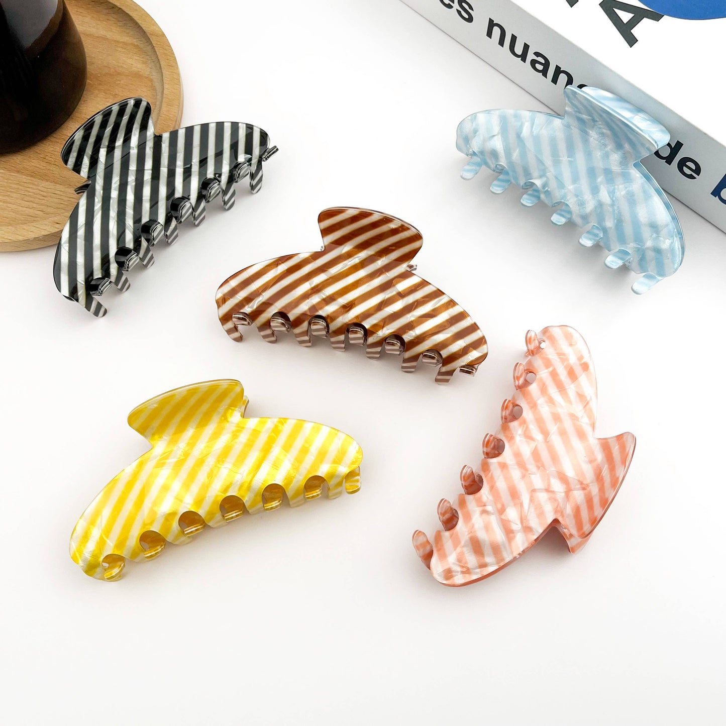 Pince à cheveux ovale rayée classique: Rose