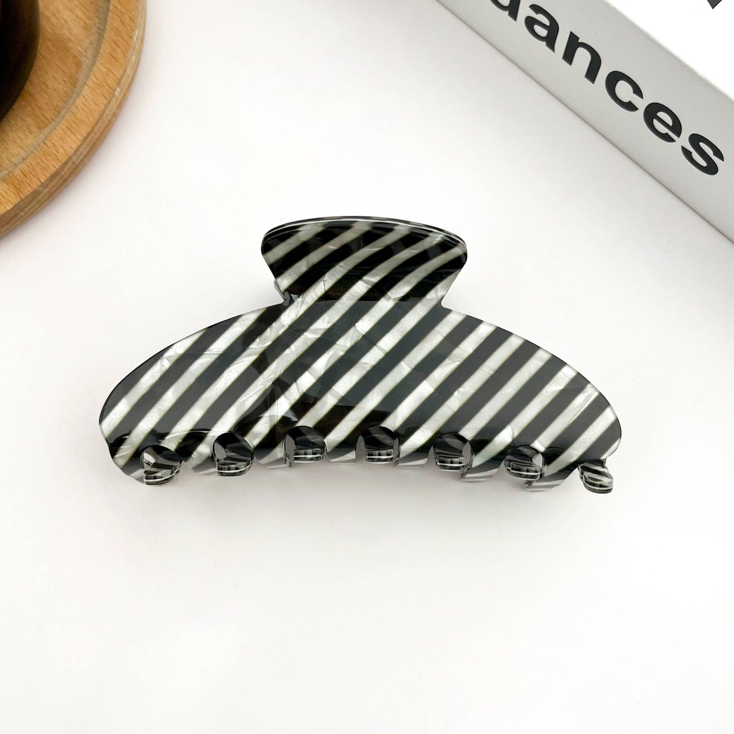 Pince à cheveux ovale rayée classique: Rose