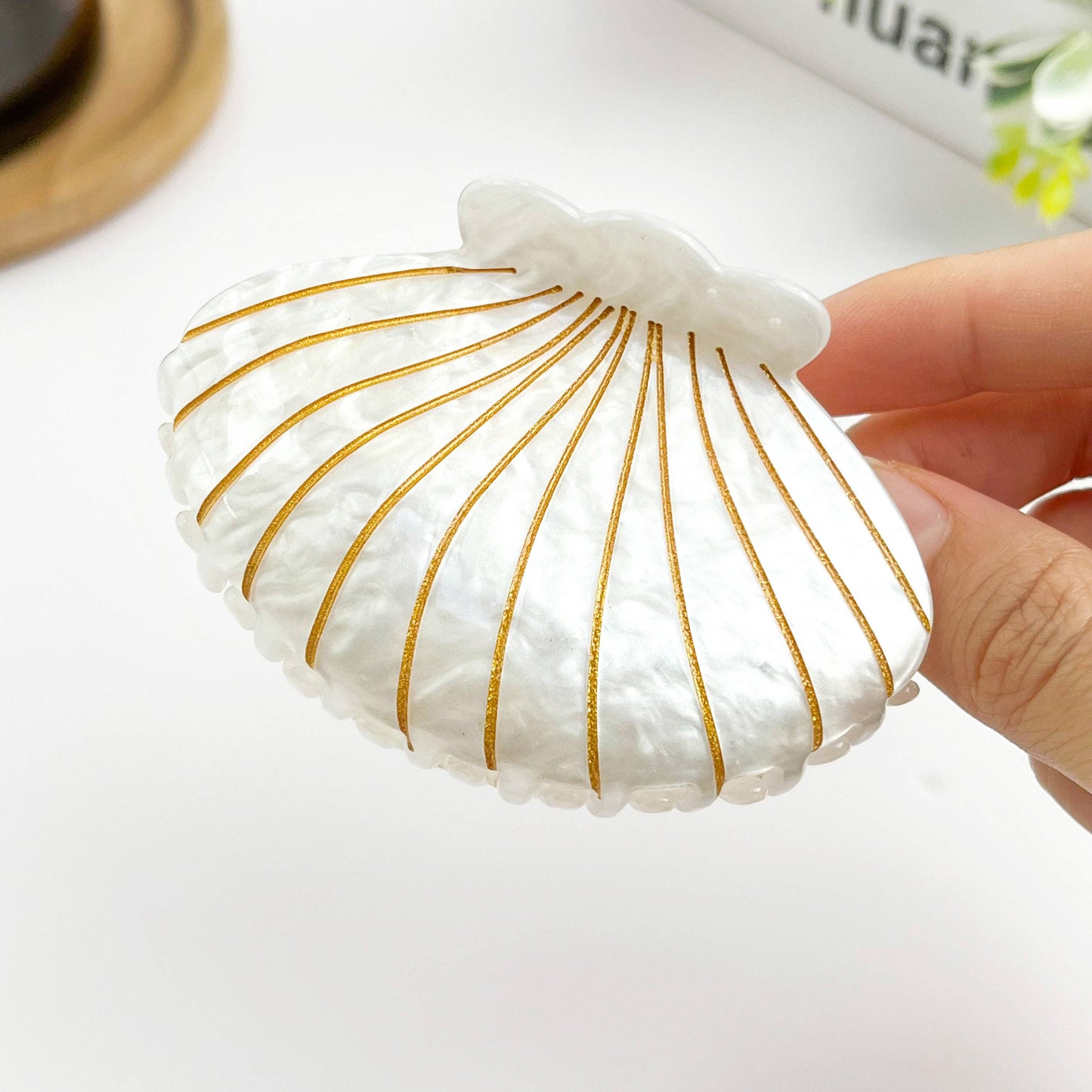 Pince à cheveux coquillage blanc