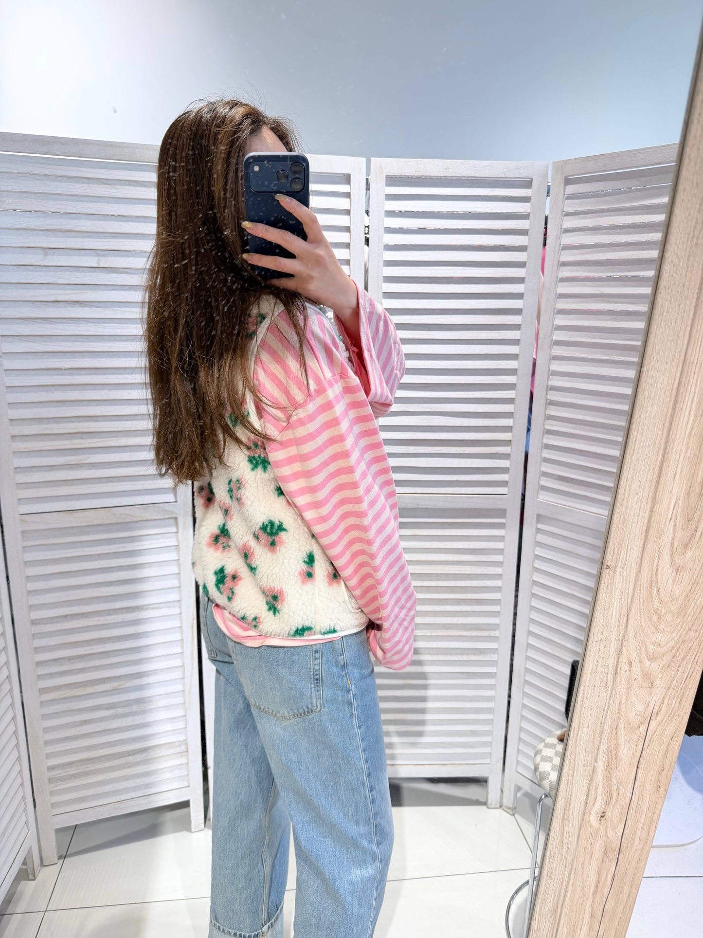Gilet fleuri en fausse fourrure: Blanc / Taille unique