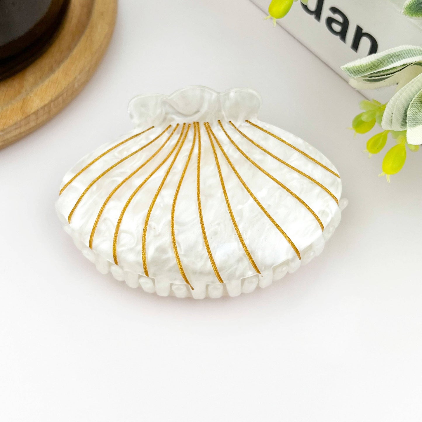 Pince à cheveux coquillage blanc