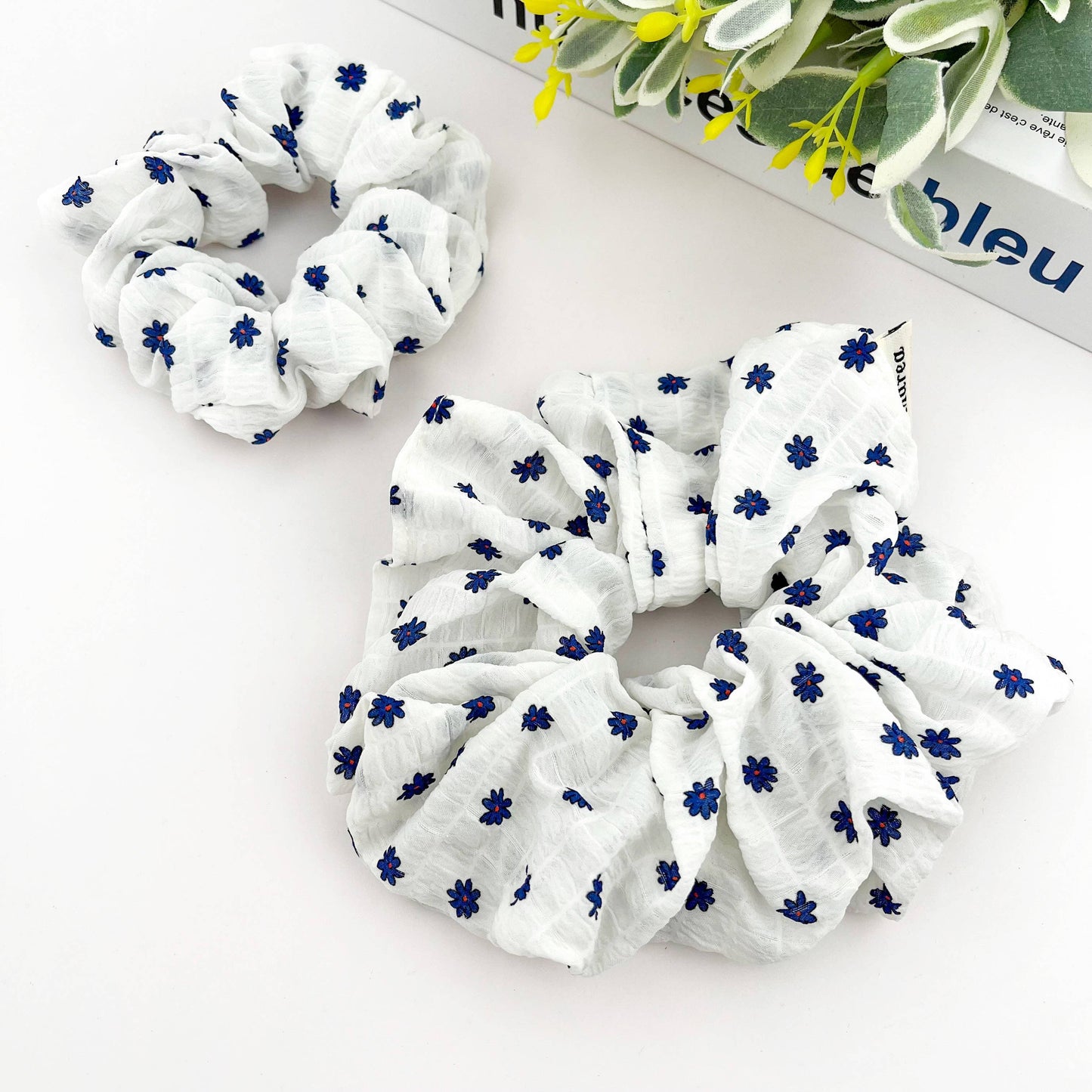 Chouchou fleuri bleu et blan