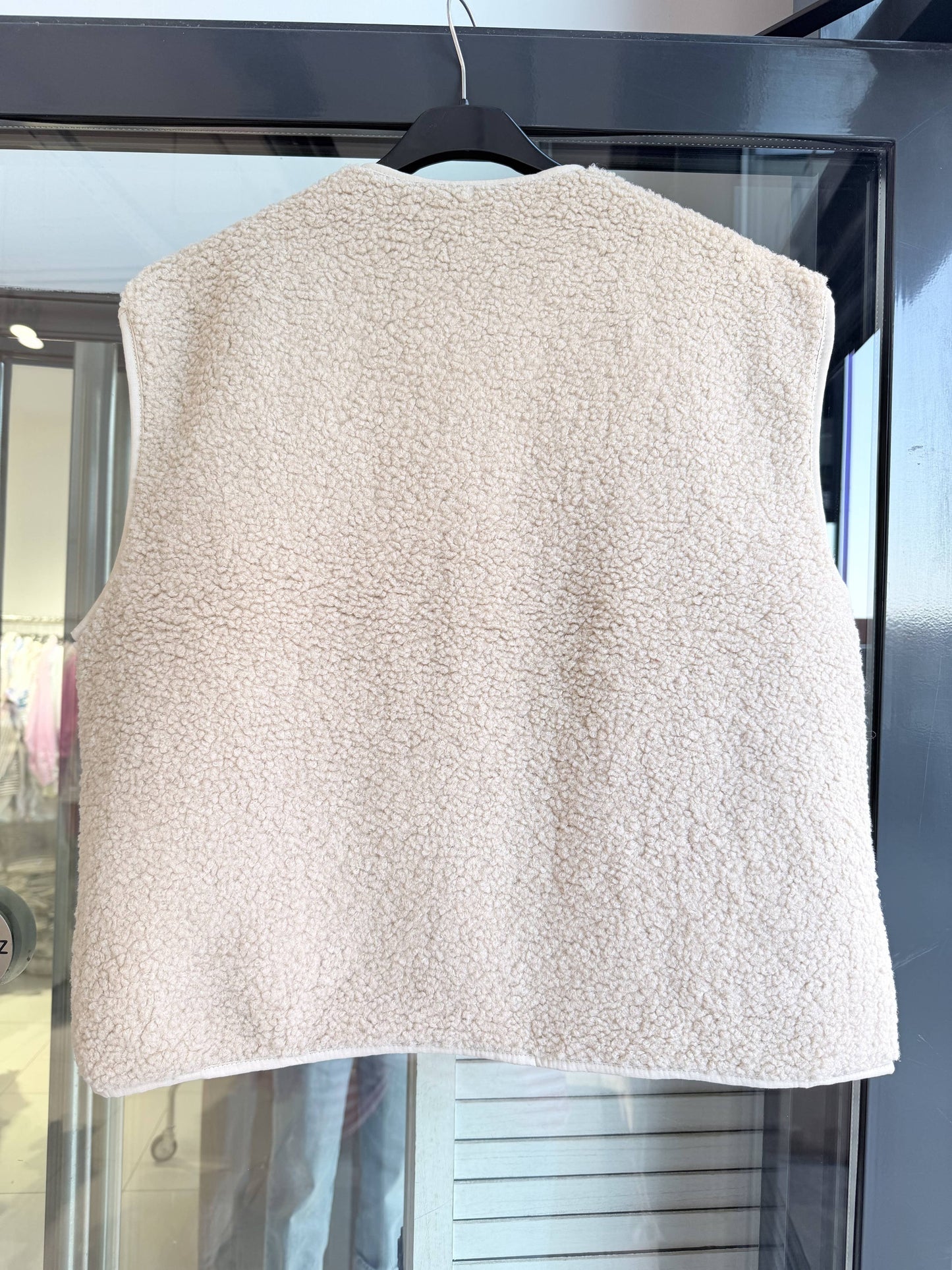 Gilet en fausse fourrure sans manches: Beige / Taille unique