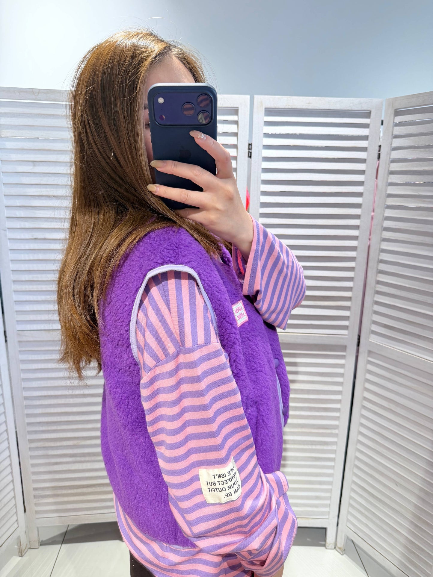 Gilet court teddy à rayures: Violet / TU