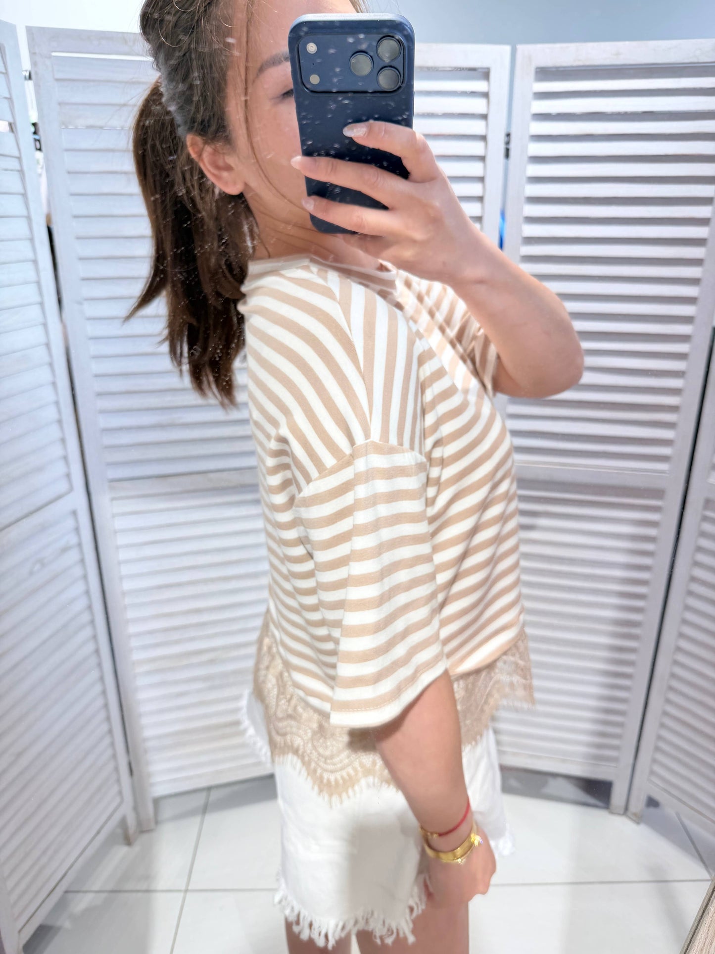 T-shirt rayé avec dentelle: Blanc / TU