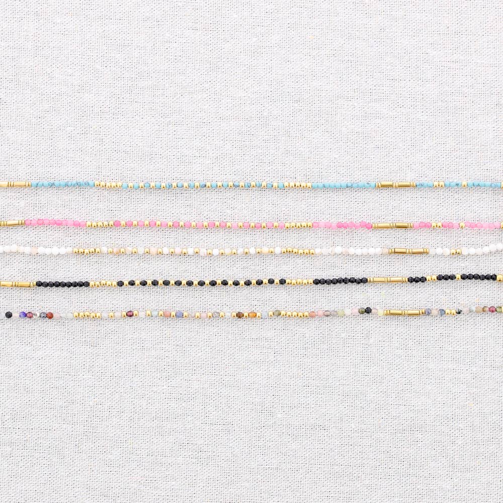 Bracelet de cheville en acier avec perles minérales: Fuchsia