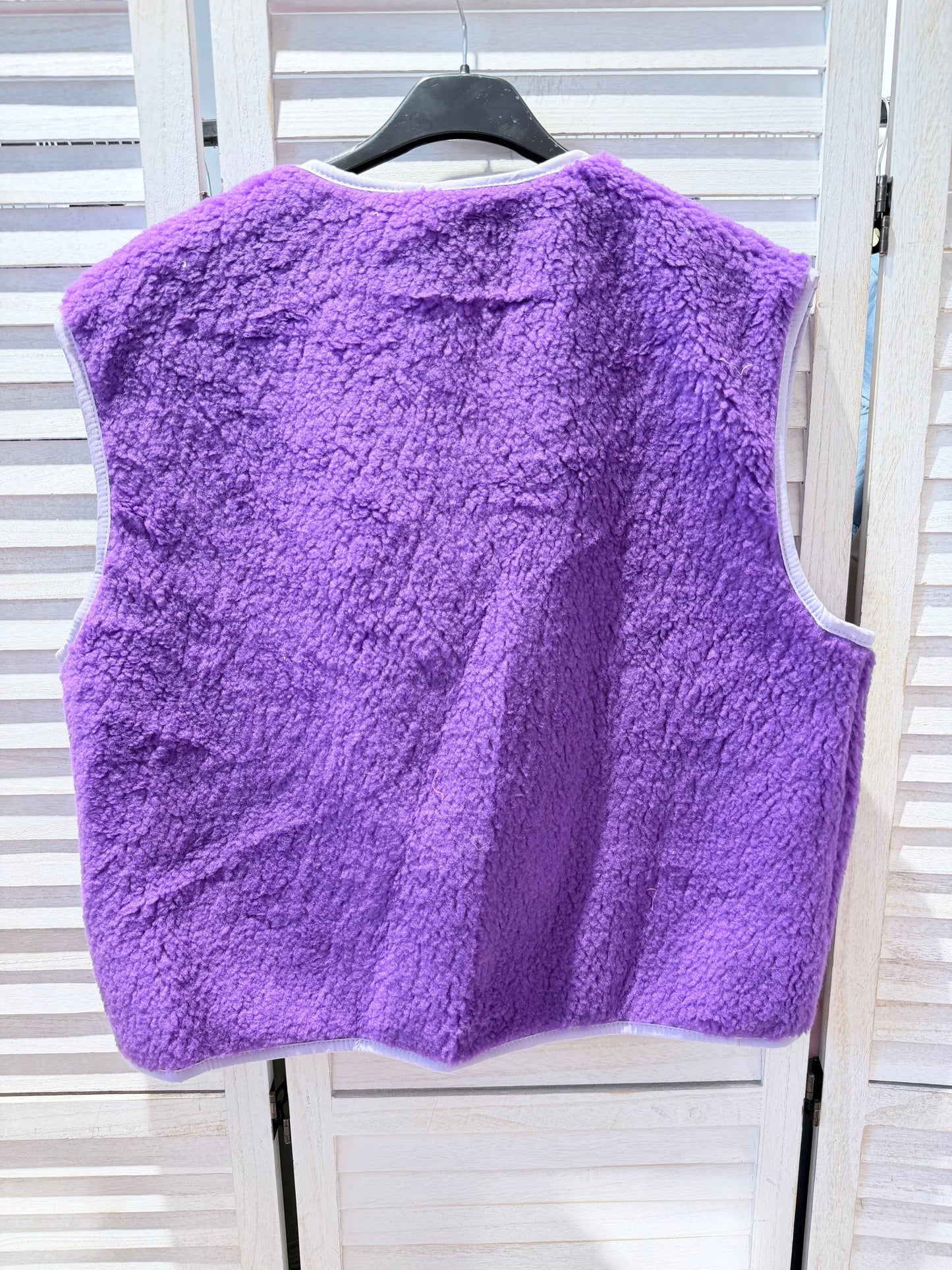 Gilet court teddy à rayures: Violet / TU