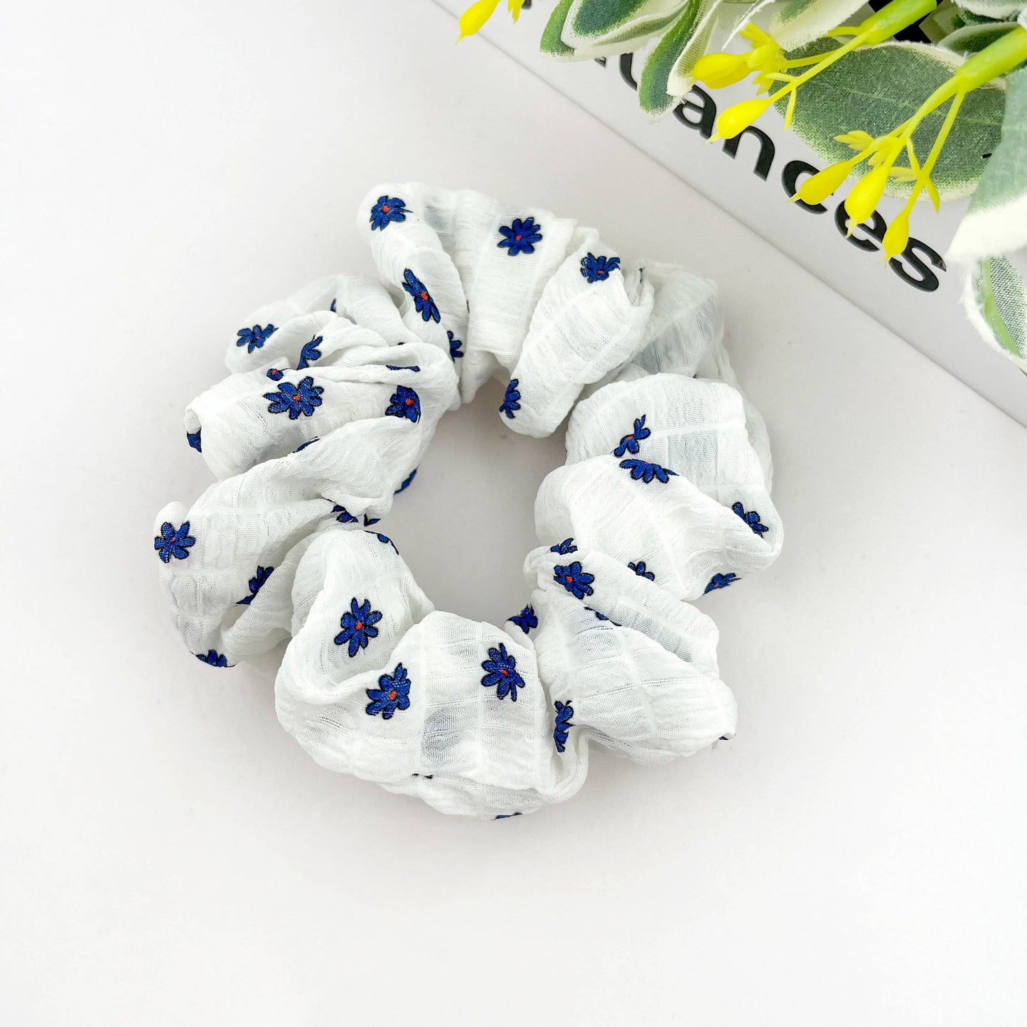 Chouchou fleuri bleu et blan