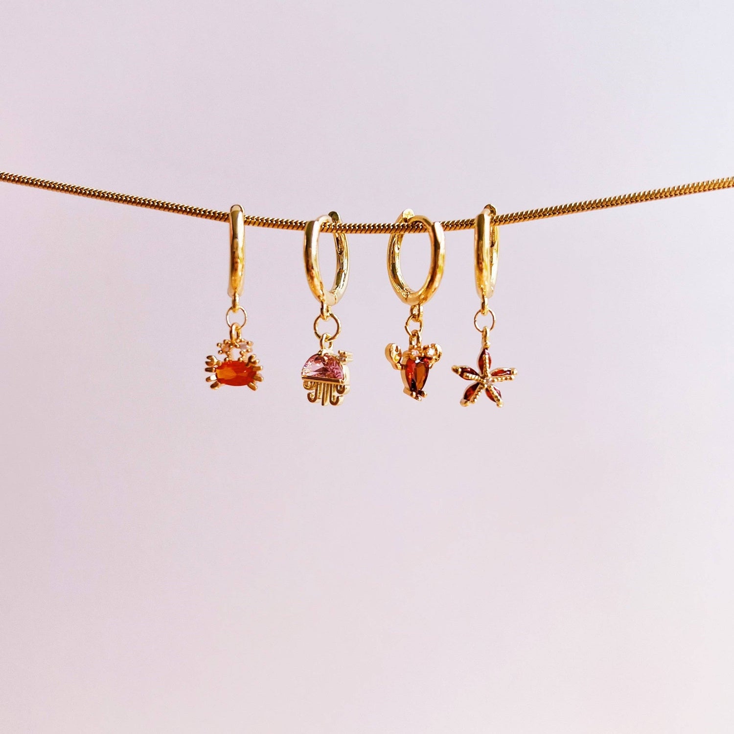 Boucle d’oreille étoile de mer brillante: Rouge / Doré - DupontDupont