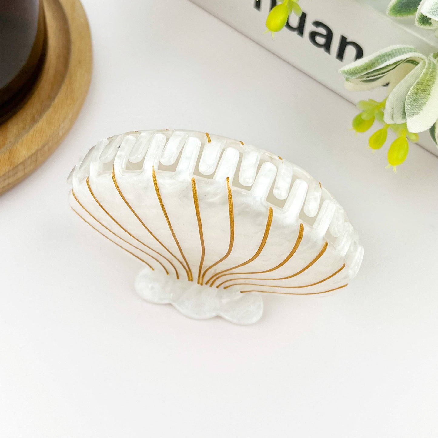 Pince à cheveux coquillage blanc