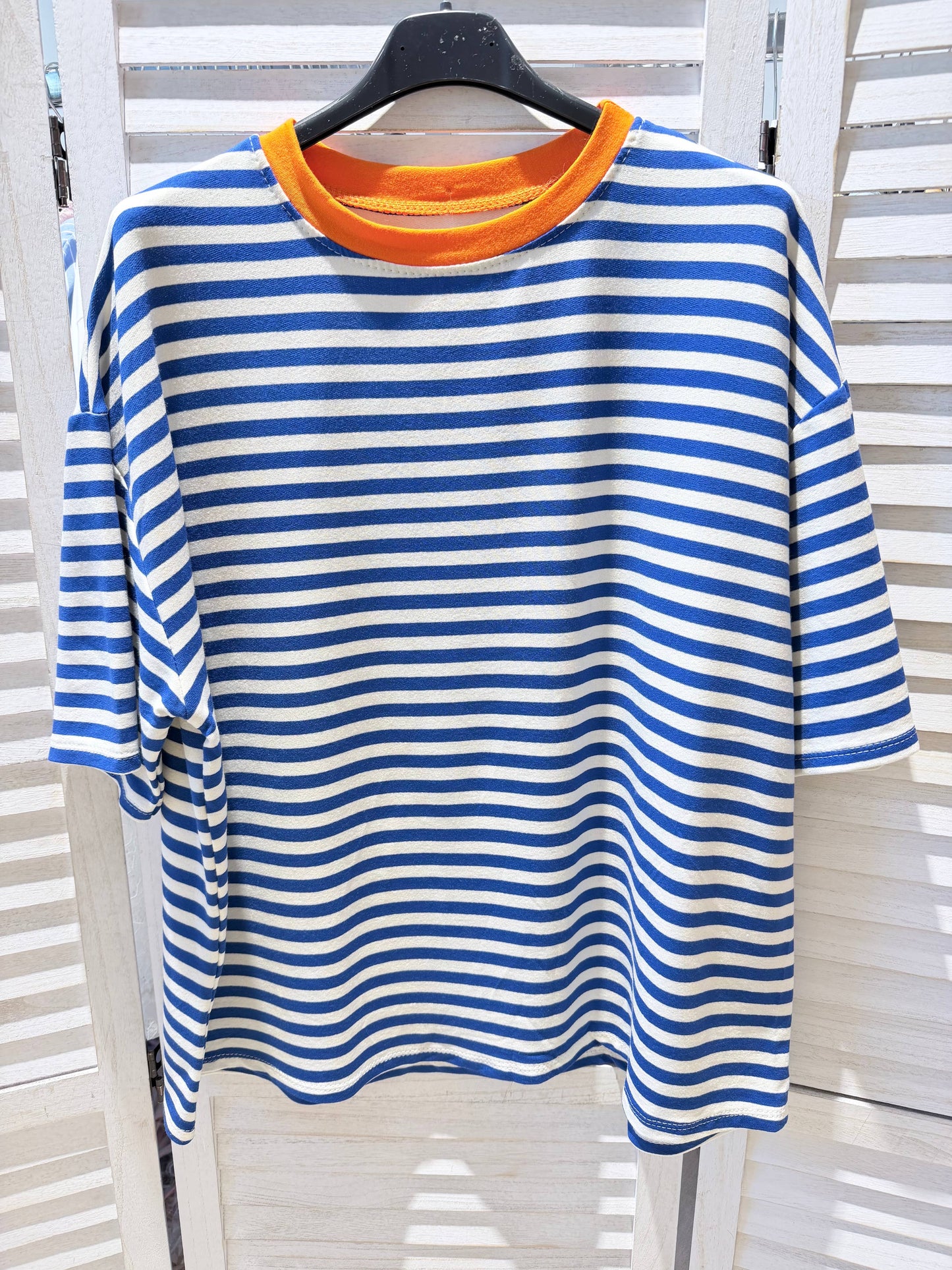 T-shirt rayé col rond: Bleu / TU