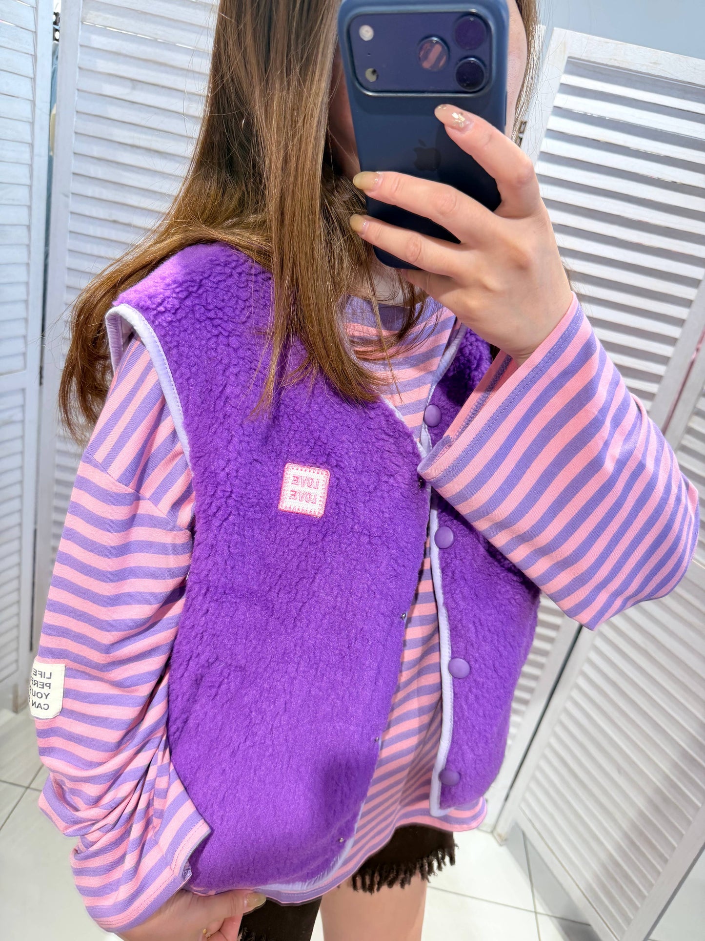 Gilet court teddy à rayures: Violet / TU