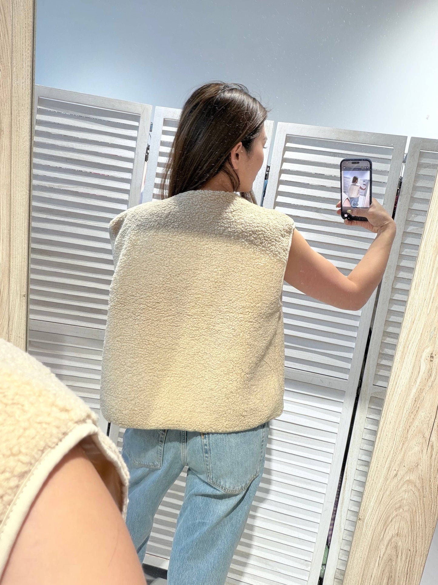 Gilet en fausse fourrure sans manches: Beige / Taille unique