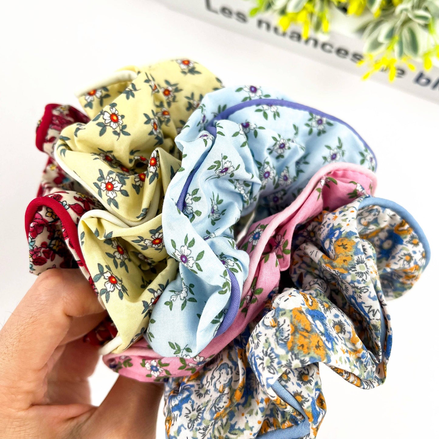 Chouchou floral élégant, attache-cheveux pour le printemps et l'été: Rose