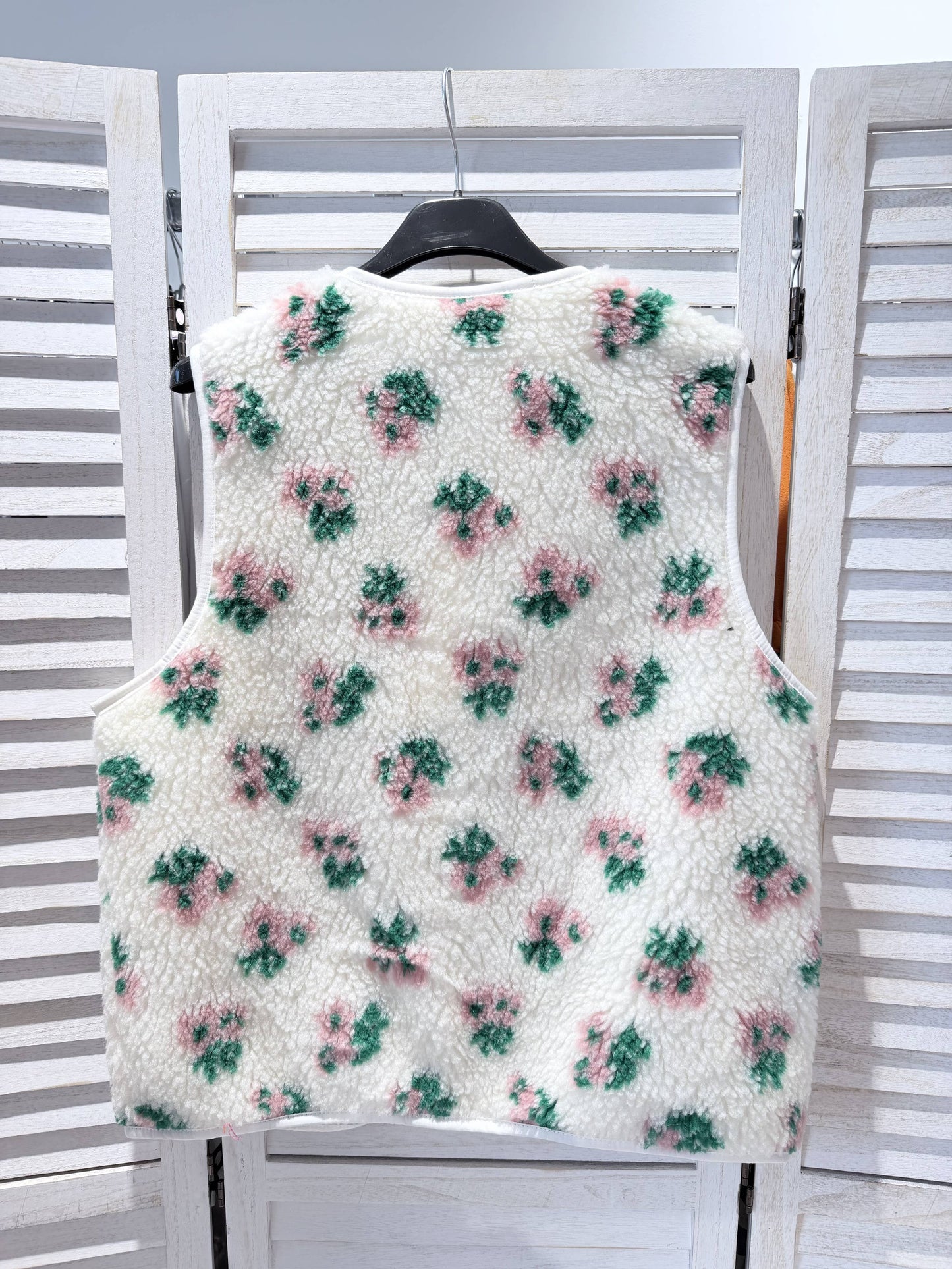 Gilet fleuri en fausse fourrure: Blanc / Taille unique