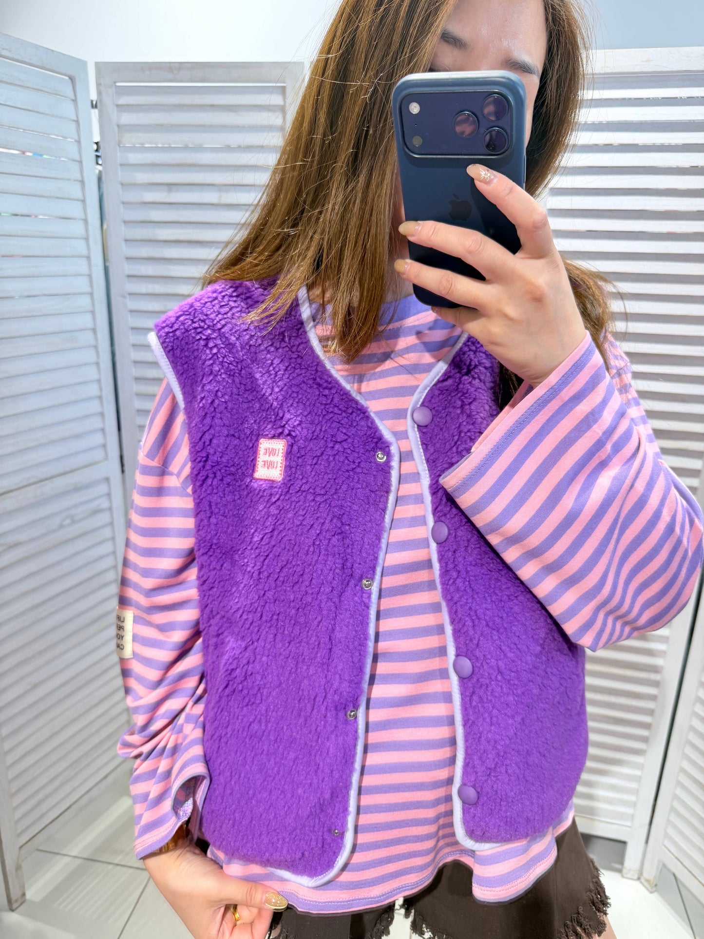 Gilet court teddy à rayures: Violet / TU